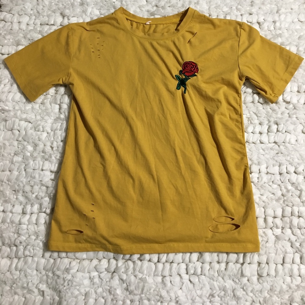🌸BOUTIQUE | Mustard yellow rose emblem sliced up tee